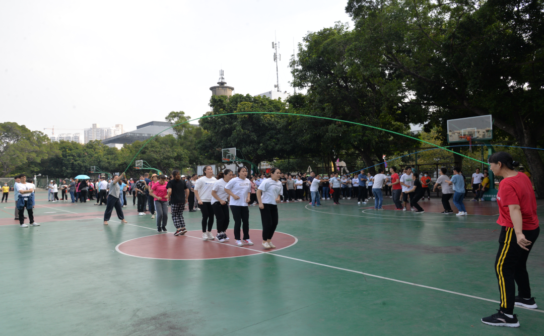 跳長(zhǎng)繩比賽.jpg